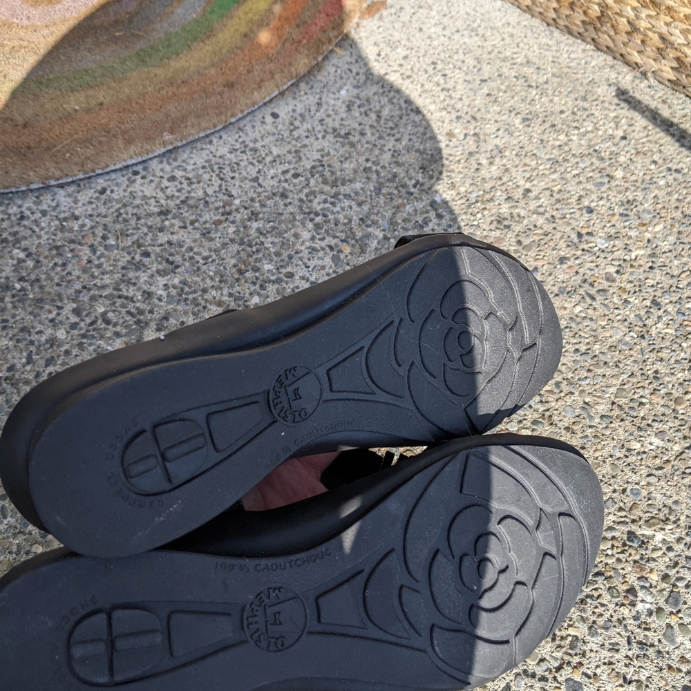 Mephisto RARE Fringe Black Sandals - Picture 8 of 8